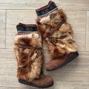 Y2K Style Retro boho MUK LUKS Sigrid Leela faux-fur Brown Tan Boots Sz 7 Aztec